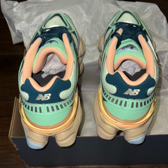 New Balance 9060 Mint and Navy Sneakers - Picture 2 of 4